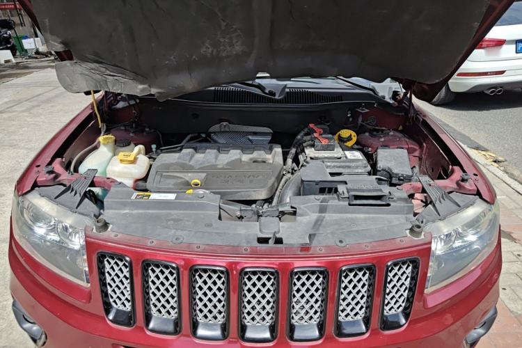 Used Jeep Compass 2013 2.4L four-wheel-drive sport version Engine Bay