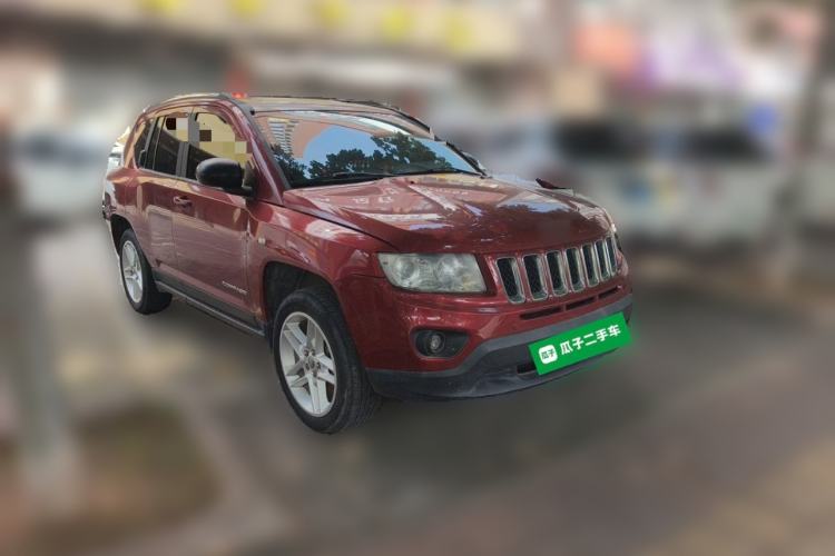 Used Jeep Compass 2013 2.0L two-wheel drive luxury version Front Right 45 Deg