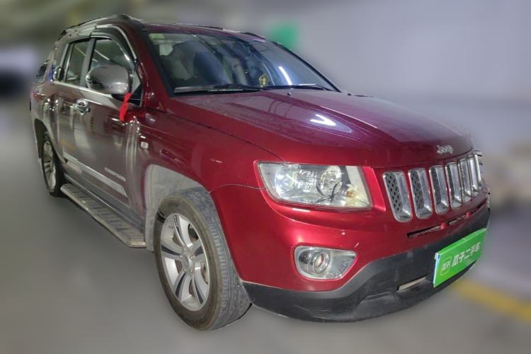 Used Jeep Compass 2013 2.4L four-wheel-drive sport version Front Right 45 Deg