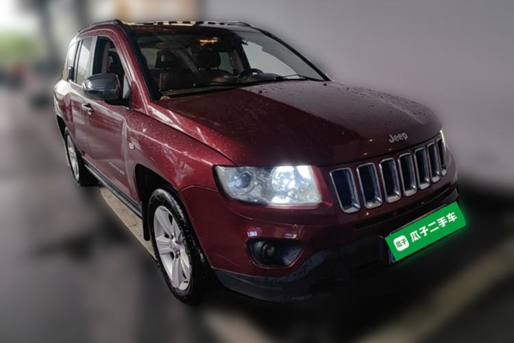 Used Jeep Compass 2013 2.0L two-wheel drive sport version Front Right 45 Deg