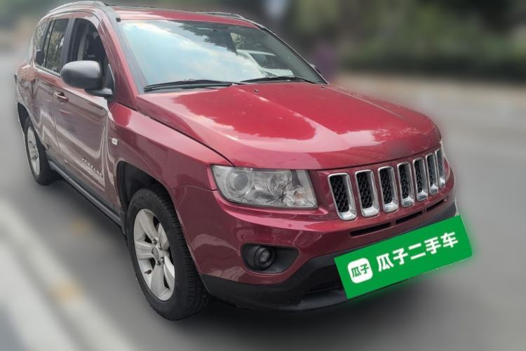 Used Jeep Compass 2013 2.0L two-wheel drive sport version Front Right 45 Deg