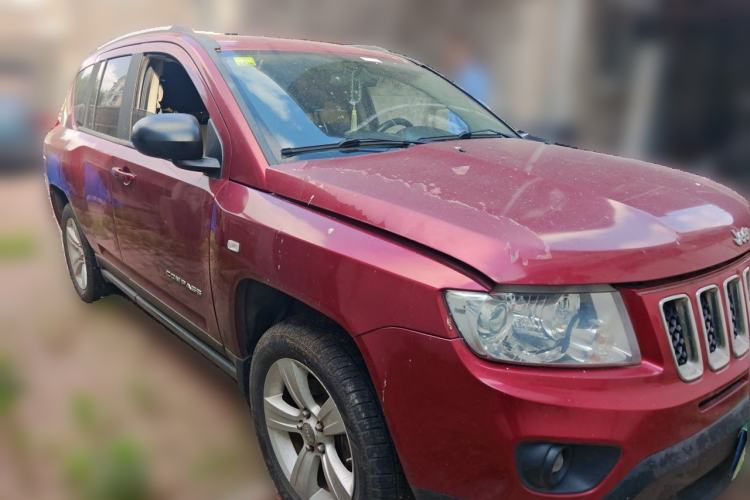 Used Jeep Compass 2013 2.4L four-wheel-drive sport version Front Right 45 Deg