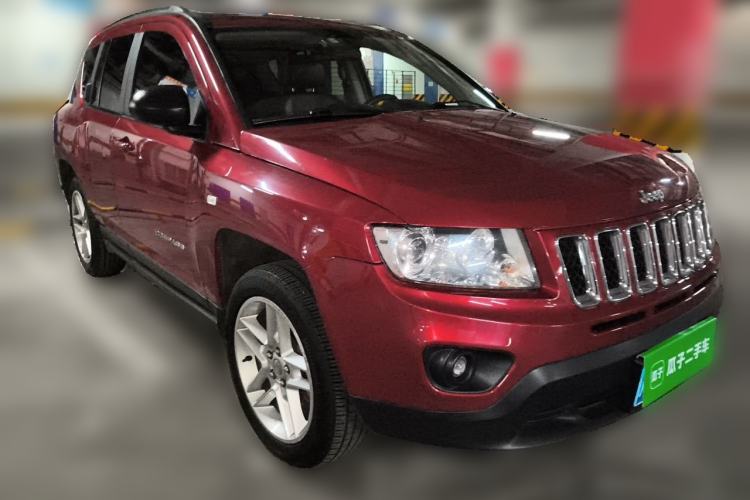 Used Jeep Compass 2013 2.4L four-wheel drive luxury version Front Right 45 Deg