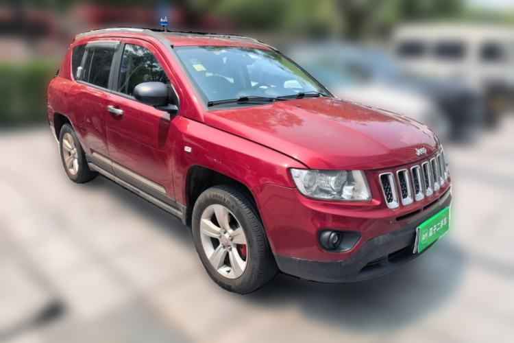 Used Jeep Compass 2013 2.4L four-wheel-drive sport version Front Right 45 Deg