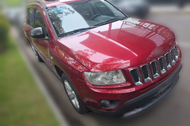 Used Jeep Compass 2013 2.4L four-wheel-drive sport version Front Right 45 Deg