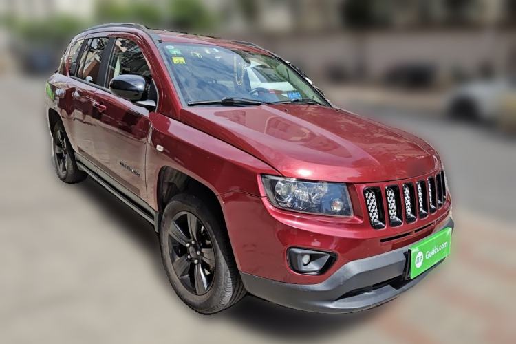 Used Jeep Compass 2013 2.4L four-wheel-drive sport version Front Right 45 Deg