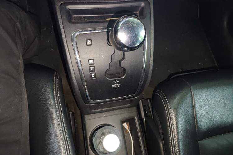 Used Jeep Compass 2013 2.0L Two-Wheel Drive Black Luxury Edition Gear Lever