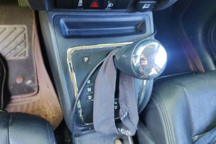 Used Jeep Compass 2013 2.4L four-wheel-drive sport version Gear Lever
