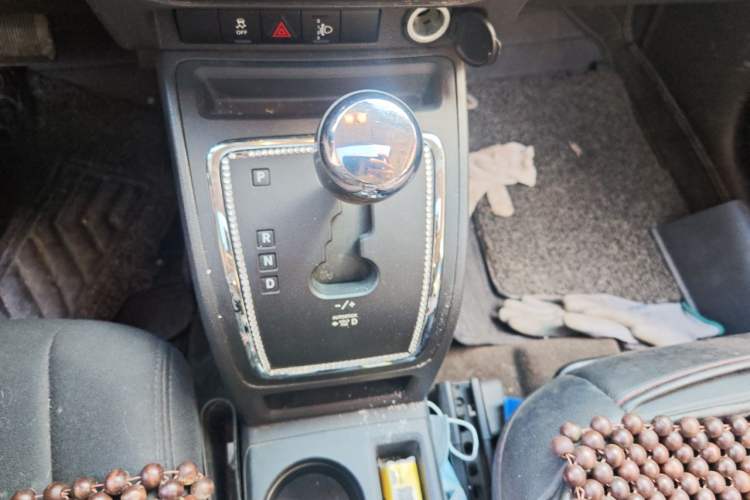 Used Jeep Compass 2013 2.4L four-wheel-drive sport version Gear Lever