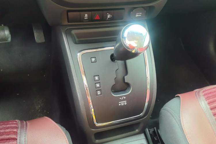 Used Jeep Compass 2013 2.4L four-wheel drive urban version Gear Lever