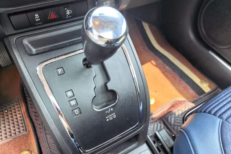 Used Jeep Compass 2013 2.4L four-wheel-drive sport version Gear Lever