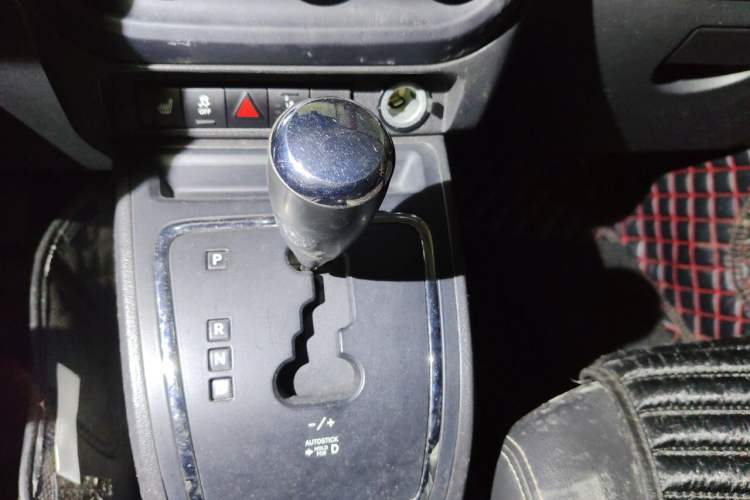 Used Jeep Compass 2013 2.4L Four-wheel Drive Black Edition with Navigation Gear Lever