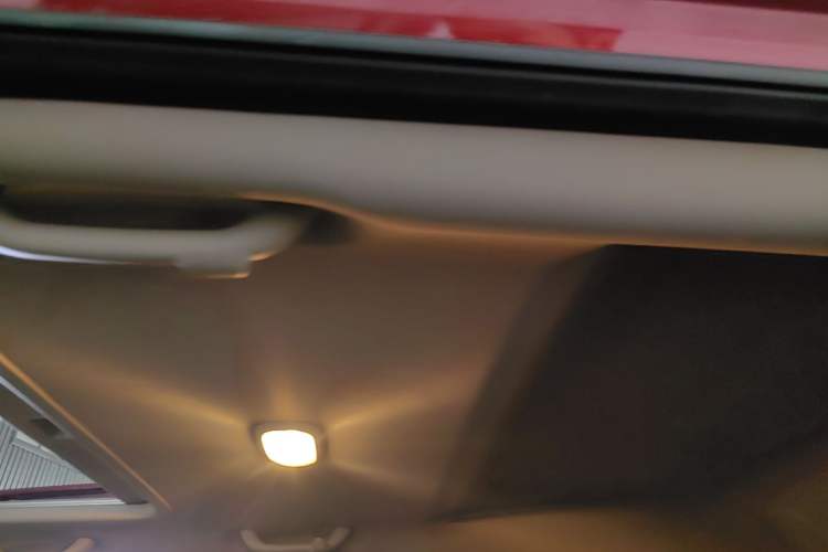 Used Jeep Compass 2013 2.0L two-wheel drive sport version Headliner