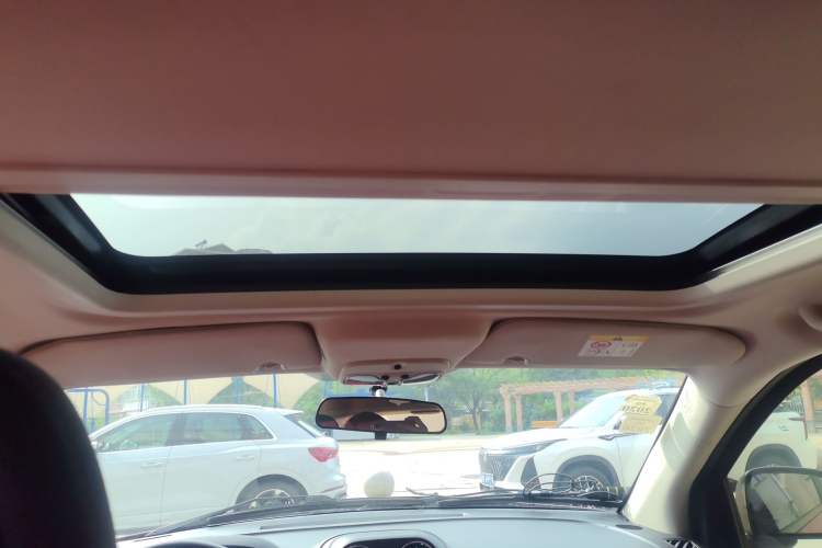 Used Jeep Compass 2013 2.4L four-wheel drive urban version Headliner