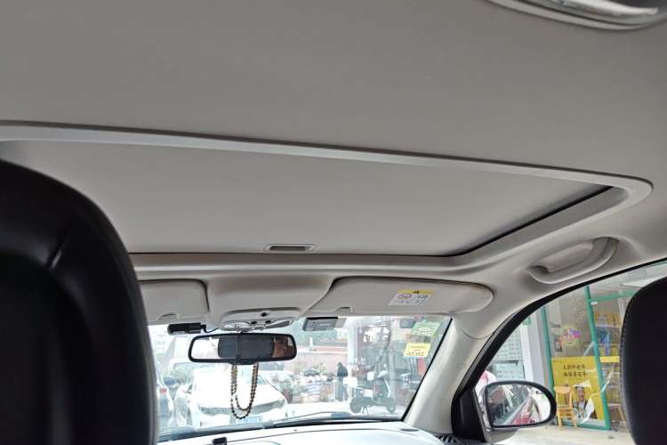 Used Jeep Compass 2013 2.4L four-wheel-drive sport version Headliner