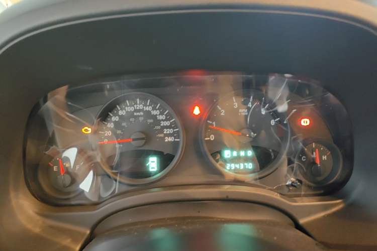 Used Jeep Compass 2013 2.0L two-wheel drive sport version Instrument Cluster