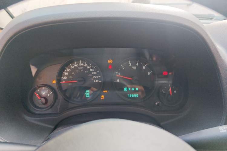 Used Jeep Compass 2013 2.4L four-wheel-drive sport version Instrument Cluster