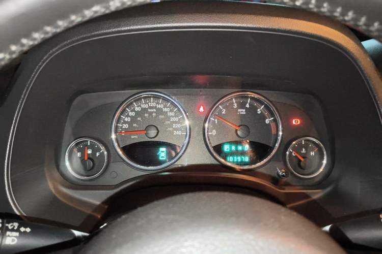 Used Jeep Compass 2013 2.4L four-wheel drive luxury version Instrument Cluster