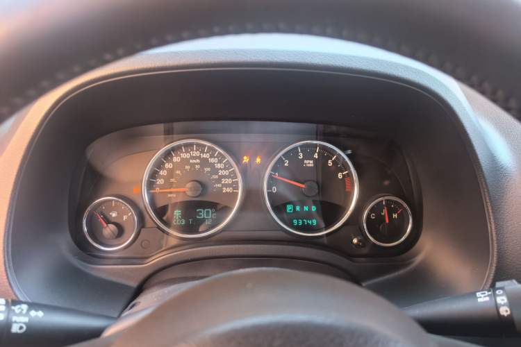Used Jeep Compass 2013 2.4L four-wheel drive luxury version Instrument Cluster