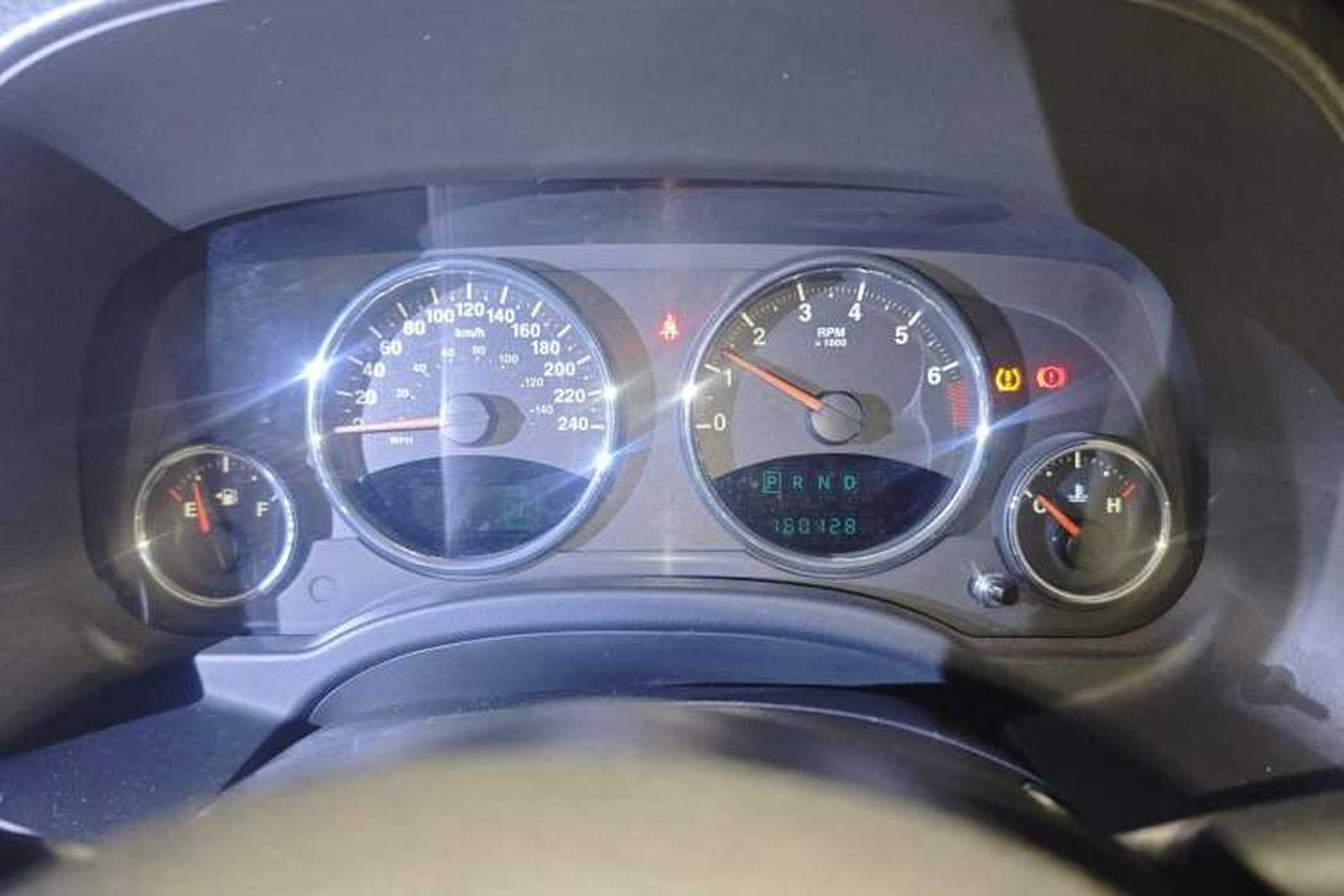 Used Jeep Compass 2013 2.4L four-wheel drive luxury version Instrument Cluster