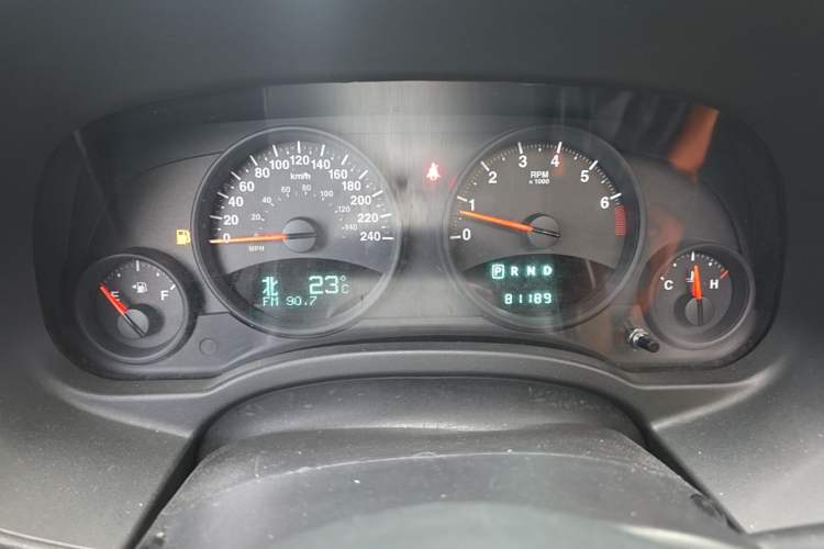 Used Jeep Compass 2013 2.4L four-wheel-drive sport version Instrument Cluster