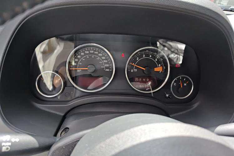 Used Jeep Compass 2013 2.4L four-wheel-drive sport version Instrument Cluster