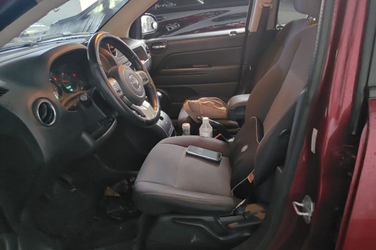 Used Jeep Compass 2013 2.0L two-wheel drive sport version Left Front Seat