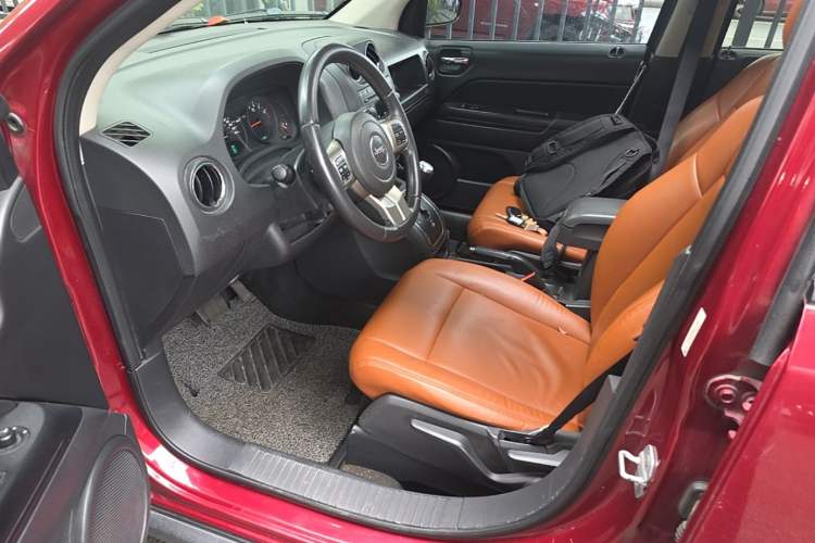 Used Jeep Compass 2013 2.4L four-wheel-drive sport version Left Front Seat