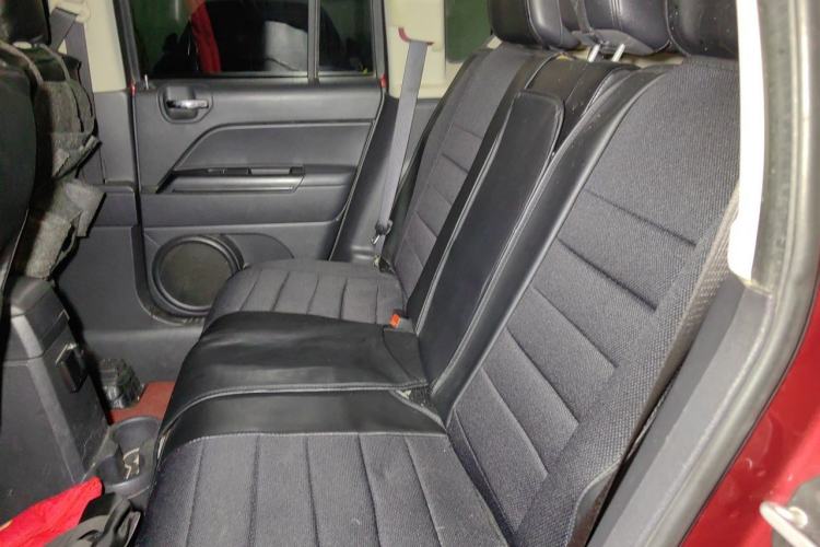Used Jeep Compass 2013 2.4L four-wheel-drive sport version Left Rear Seat