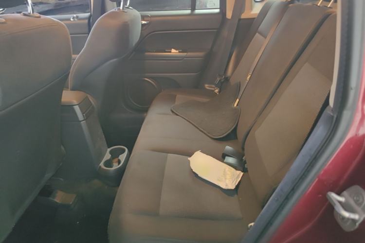Used Jeep Compass 2013 2.0L two-wheel drive sport version Left Rear Seat