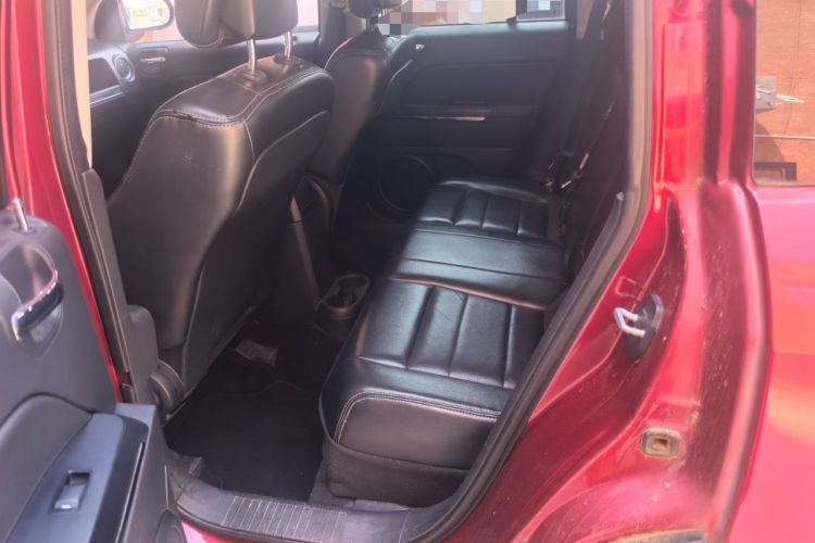 Used Jeep Compass 2013 2.4L four-wheel drive luxury version Left Rear Seat