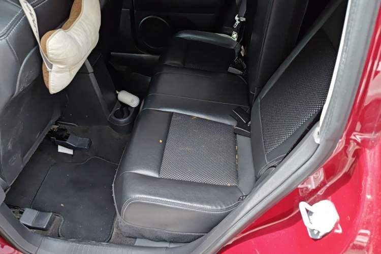 Used Jeep Compass 2013 2.4L four-wheel-drive sport version Left Rear Seat