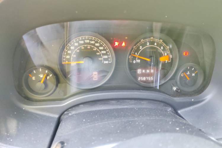 Used Jeep Compass 2013 2.4L four-wheel-drive sport version Odometer Close Up