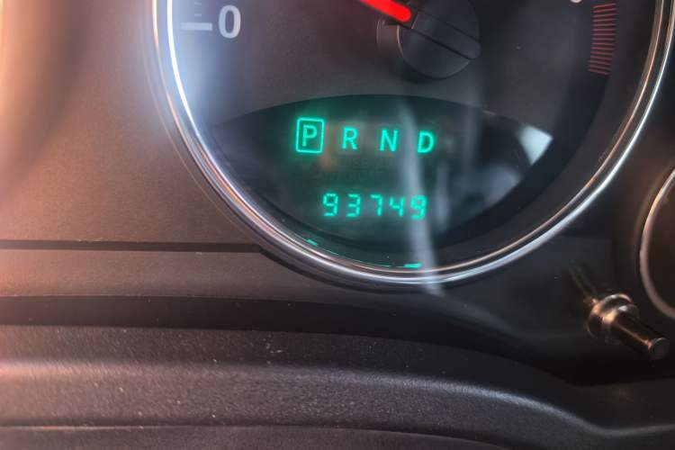 Used Jeep Compass 2013 2.4L four-wheel drive luxury version Odometer Close Up