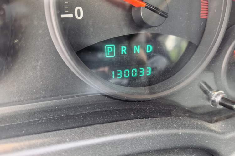 Used Jeep Compass 2013 2.4L four-wheel-drive sport version Odometer Close Up