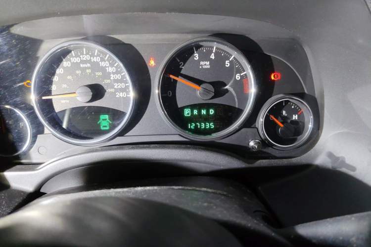 Used Jeep Compass 2013 2.4L Four-wheel Drive Black Edition with Navigation Odometer Close Up
