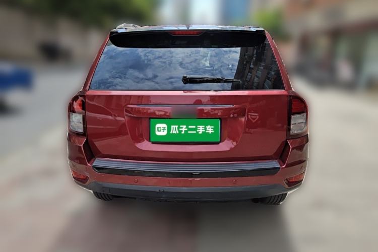 Used Jeep Compass 2013 2.4L four-wheel-drive sport version Rear
