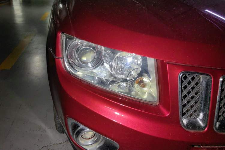 Used Jeep Compass 2013 2.4L four-wheel-drive sport version Right Front Headlight