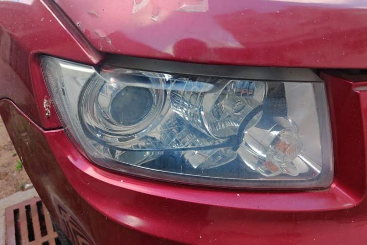 Used Jeep Compass 2013 2.4L four-wheel-drive sport version Right Front Headlight