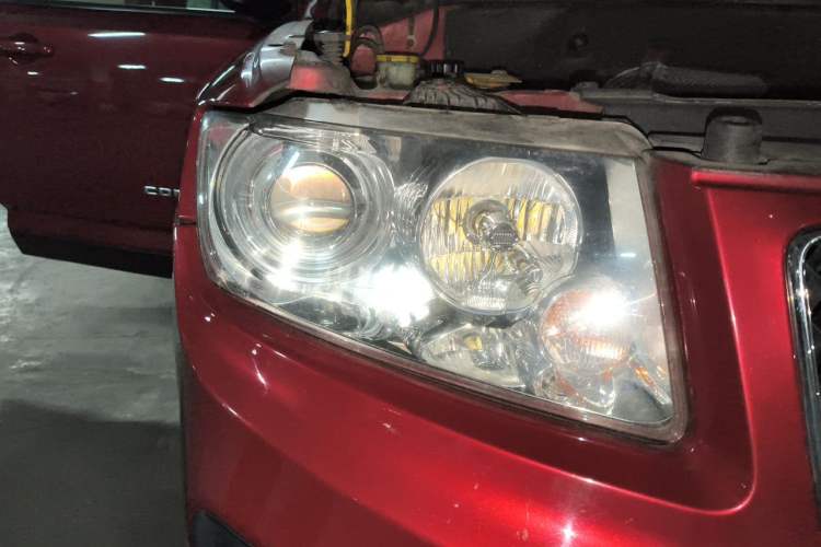 Used Jeep Compass 2013 2.4L four-wheel drive luxury version Right Front Headlight