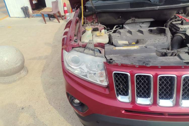 Used Jeep Compass 2013 2.4L four-wheel drive urban version Right Front Headlight