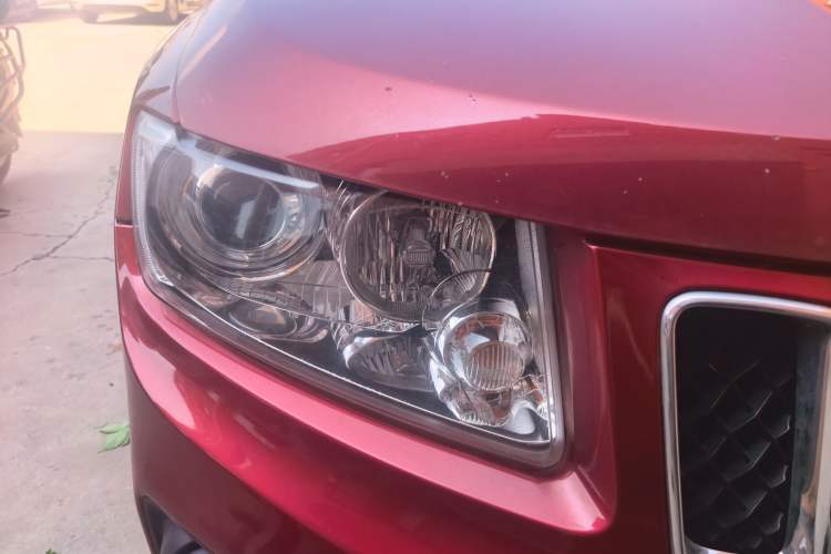 Used Jeep Compass 2013 2.4L four-wheel drive luxury version Right Front Headlight