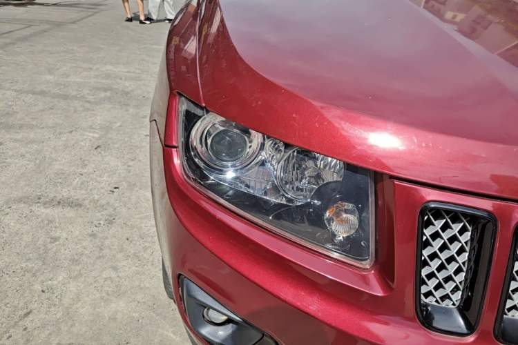 Used Jeep Compass 2013 2.4L four-wheel-drive sport version Right Front Headlight