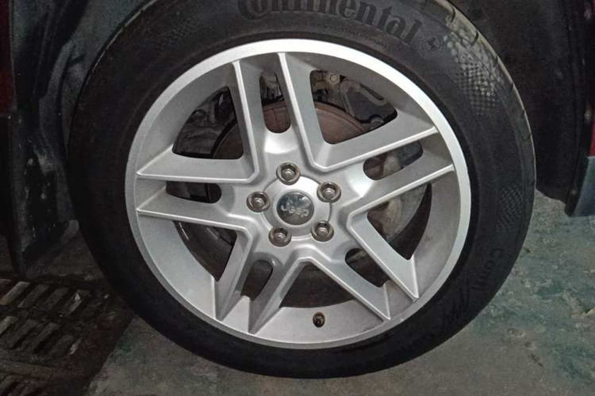 Used Jeep Compass 2013 2.4L four-wheel drive urban version Right Front Wheel Hub