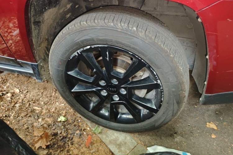 Used Jeep Compass 2013 2.0L Two-Wheel Drive Black Luxury Edition Right Front Wheel Hub