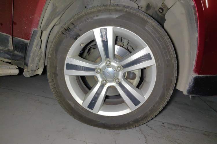 Used Jeep Compass 2013 2.4L four-wheel-drive sport version Right Front Wheel Hub