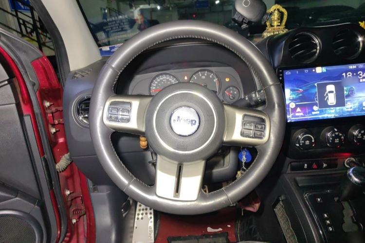 Used Jeep Compass 2013 2.4L four-wheel-drive sport version Steering Wheel