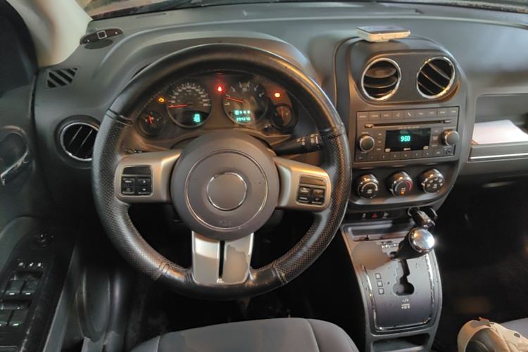 Used Jeep Compass 2013 2.0L two-wheel drive sport version Steering Wheel