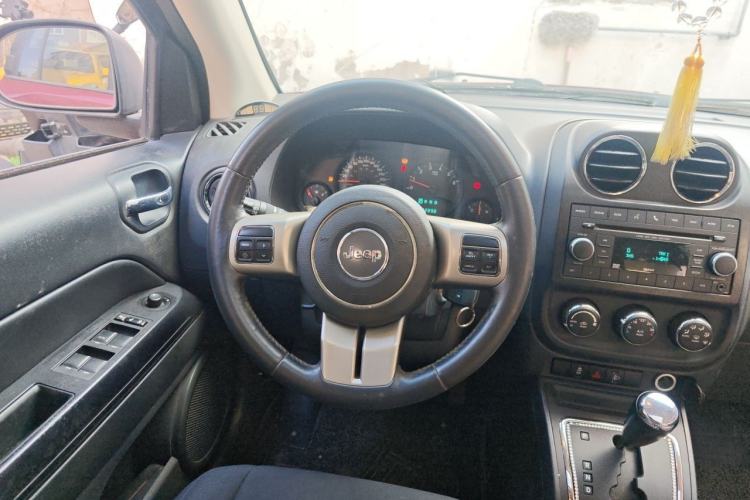Used Jeep Compass 2013 2.4L four-wheel-drive sport version Steering Wheel