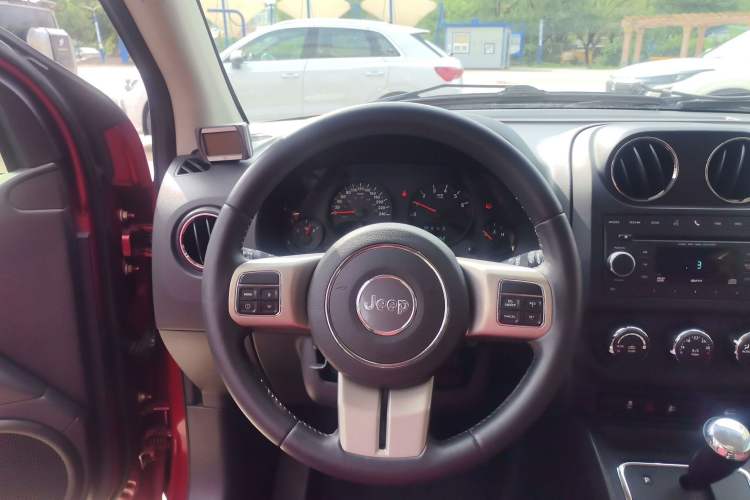 Used Jeep Compass 2013 2.4L four-wheel drive urban version Steering Wheel